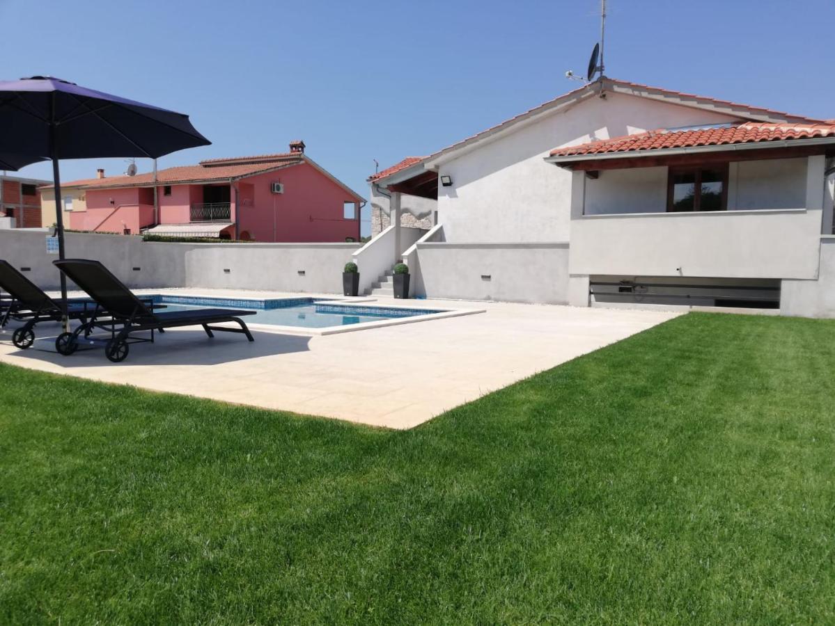 Holiday Home Victoria Пореч Екстер'єр фото