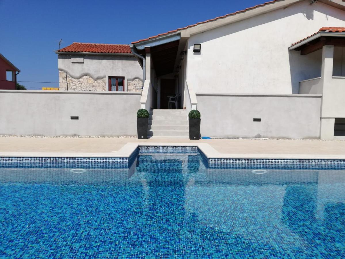 Holiday Home Victoria Пореч Екстер'єр фото